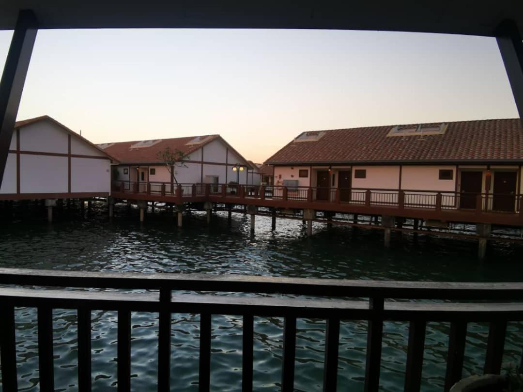 Water Chalet Port Dickson- Private Екстериор снимка